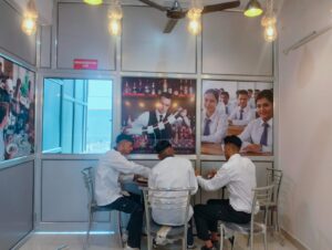 SIHM students eating
